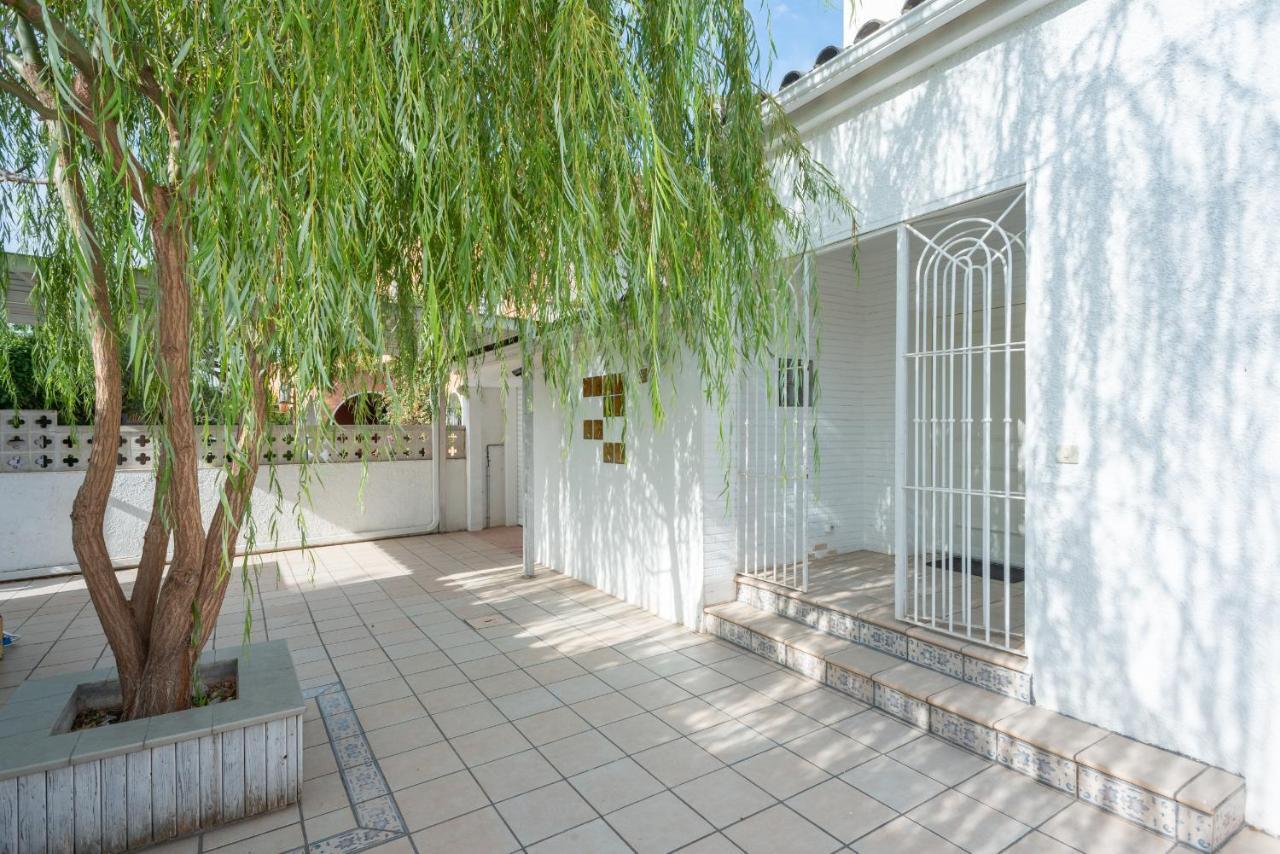Villa Requesens on Canal Ampuriabrava Exterior foto