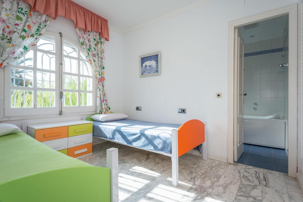 Villa Requesens on Canal Ampuriabrava Exterior foto