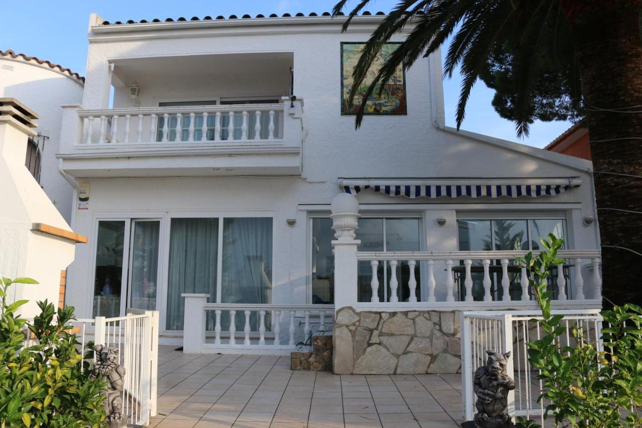 Villa Requesens on Canal Ampuriabrava Exterior foto