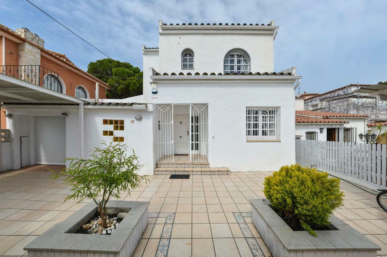 Villa Requesens on Canal Ampuriabrava Exterior foto
