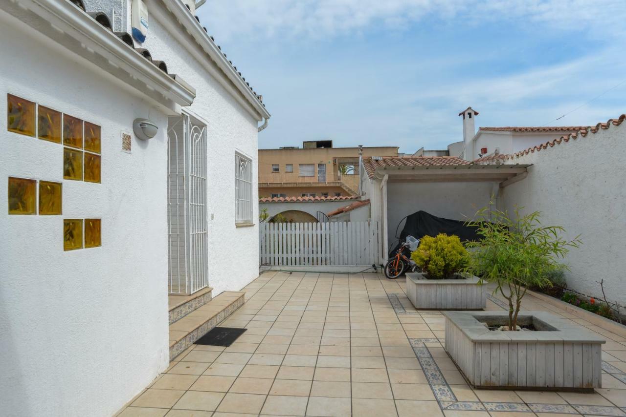 Villa Requesens on Canal Ampuriabrava Exterior foto