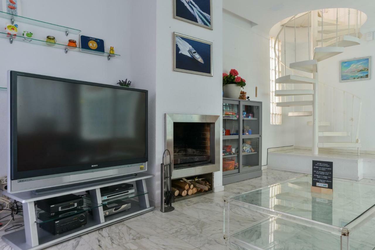 Villa Requesens on Canal Ampuriabrava Exterior foto