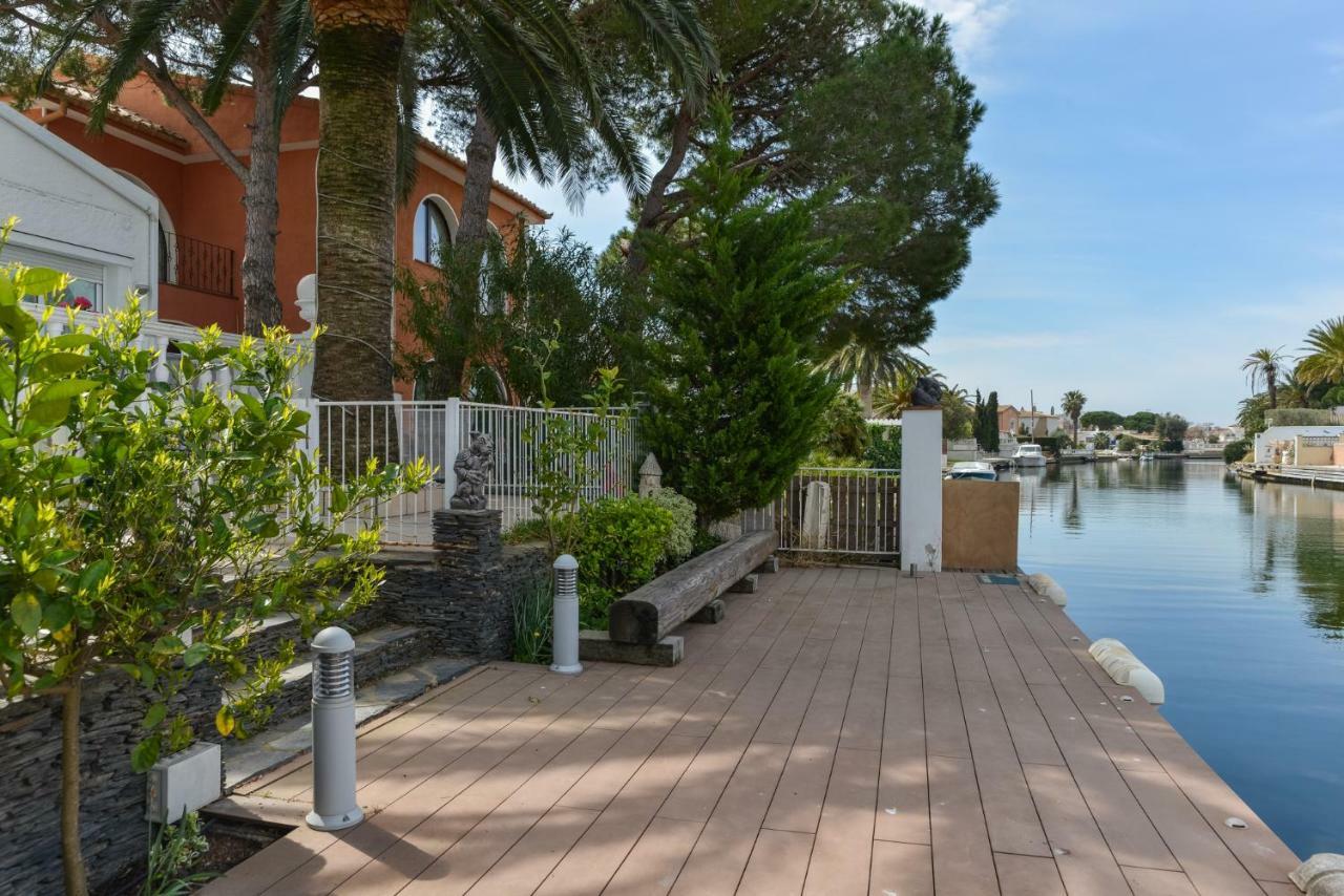 Villa Requesens on Canal Ampuriabrava Exterior foto